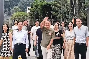 罗马南看台球迷打出标语支持穆帅：穆里尼奥终生都是罗马人